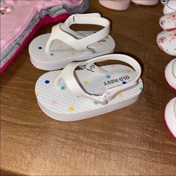 NWOT LOT of 3 pair Old Navy flip flops - Picture 3 of 3